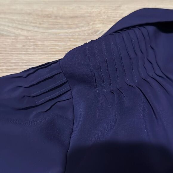 Women’s blue/purple short sleeved button up size medium - Picture 7 of 8